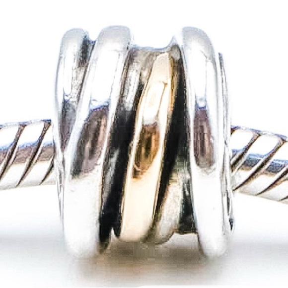 Pandora charm - Ring cluster
Sterling silver and 14 K - Picture 1 of 3